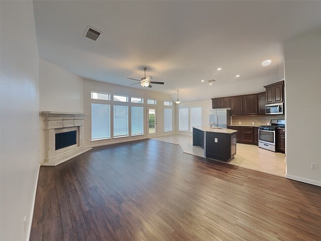 Foto del edificio - 2515 Pioneer Oaks Dr