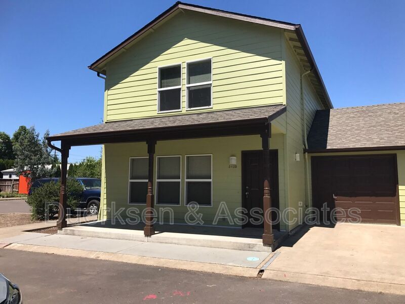 Foto principal - 3435 SE 3rd St