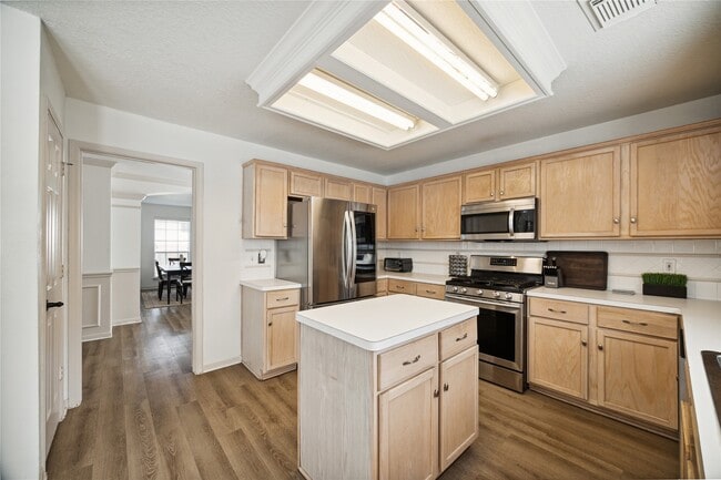 Building Photo - 25619 Oakridge Forest Ln