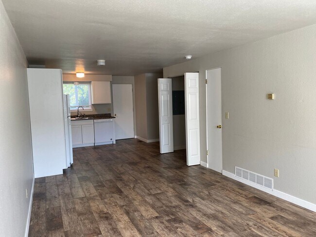 Building Photo - 2209-2237 S Salmon Lane, 83705