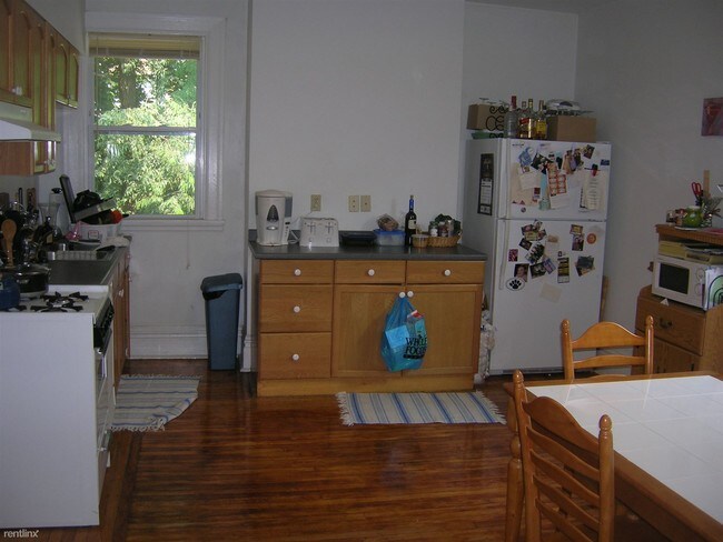 Building Photo - 5863 Hobart St