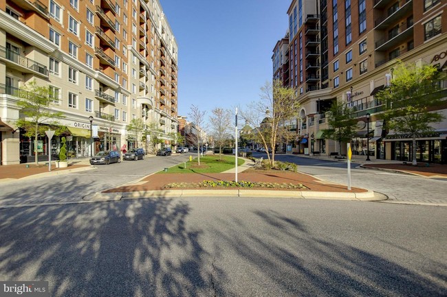 Foto del edificio - 1915 Towne Centre Blvd