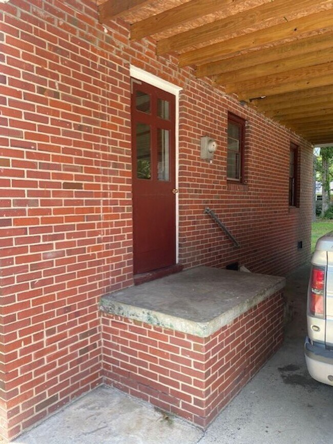 Foto del edificio - 3 Bedroom Brick House in Meadowbrook