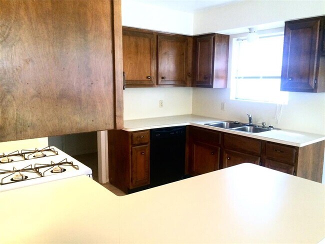 Building Photo - 2119 Whitelaw Dr