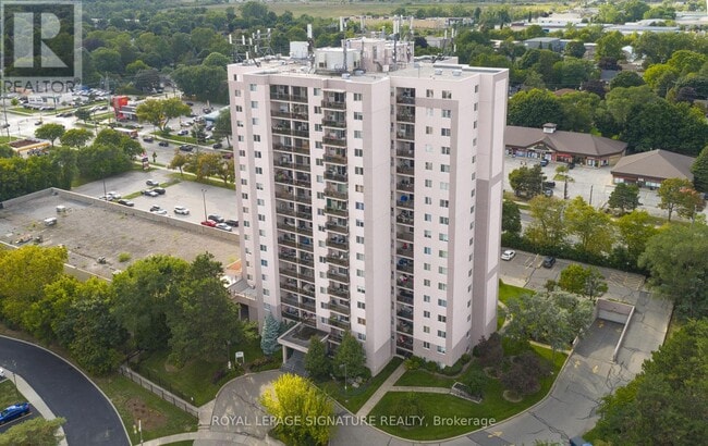 Building Photo - 975 Warwick Ct