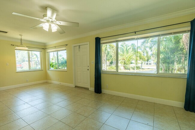 Foto del edificio - 1680 NE 34th Ln