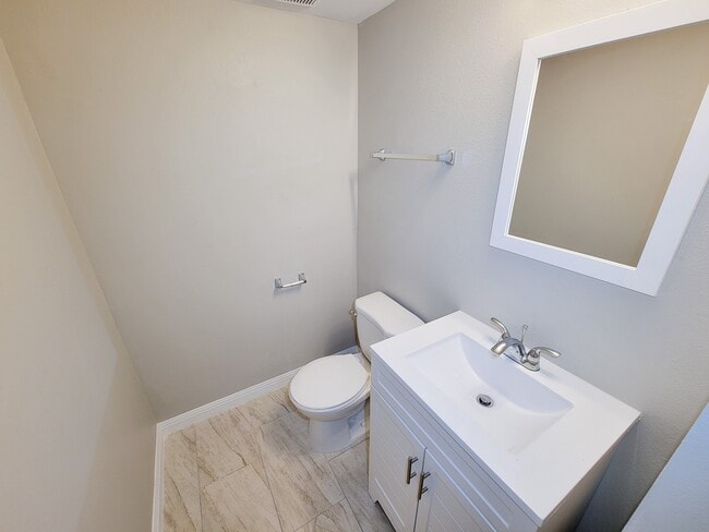 Building Photo - 3206 Lobit Dr