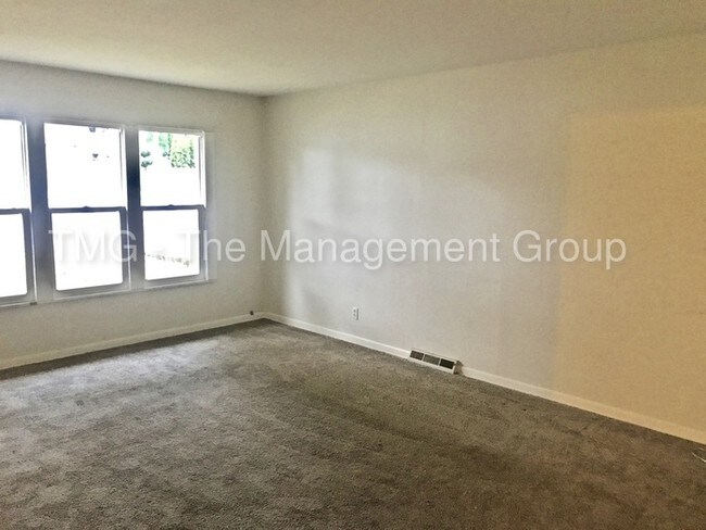 Building Photo - 426 S 93rd St