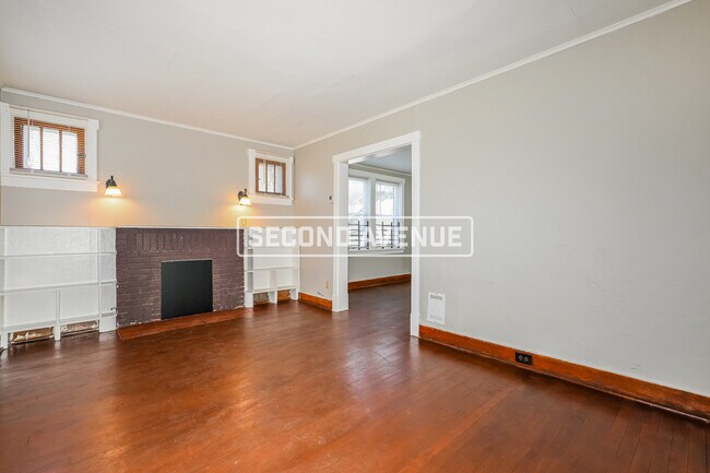 Foto del edificio - 1942 Laketon RD