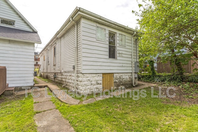 Building Photo - 421 Walnut Ave