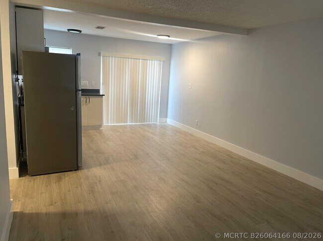 Foto del edificio - 780 NE 46th Ct