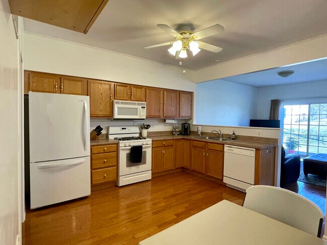 Building Photo - 313 Lake Gillilan Way