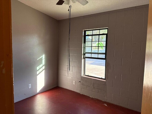 Foto del edificio - 2703 Diaz St