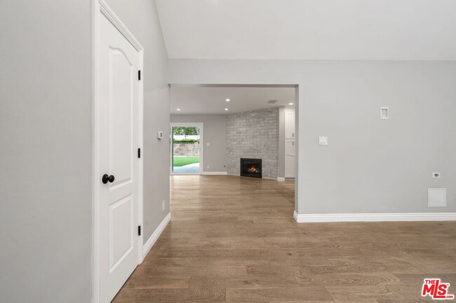 Foto del edificio - 23922 Archwood St