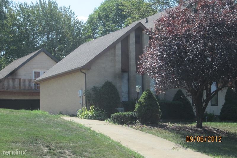 Primary Photo - 100 Saratoga Dr