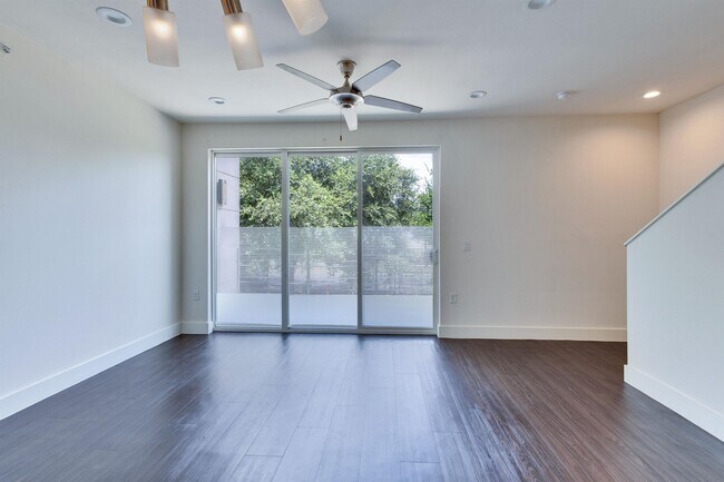 Foto del edificio - 604 N Bluff Dr