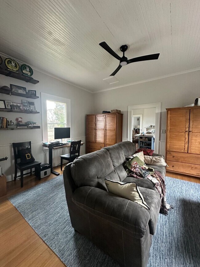 Building Photo - Shotgun Home in the Boulevard Neighborhood - Move in date June 1st, 2026