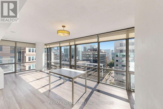 Building Photo - 38 Grenville St