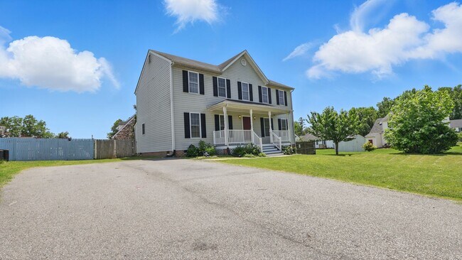 Building Photo - Spacious Family Home in North Chesterfield...