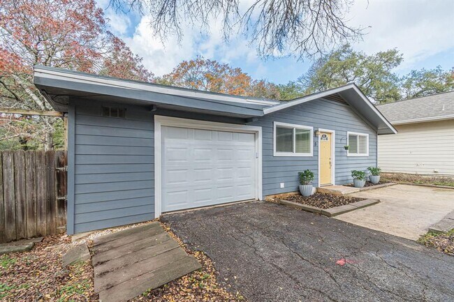 Building Photo - 8 Spalding Cir