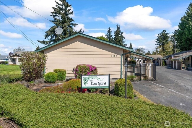 Building Photo - upgraded 2 bedroom 1 bath condo in downtow...