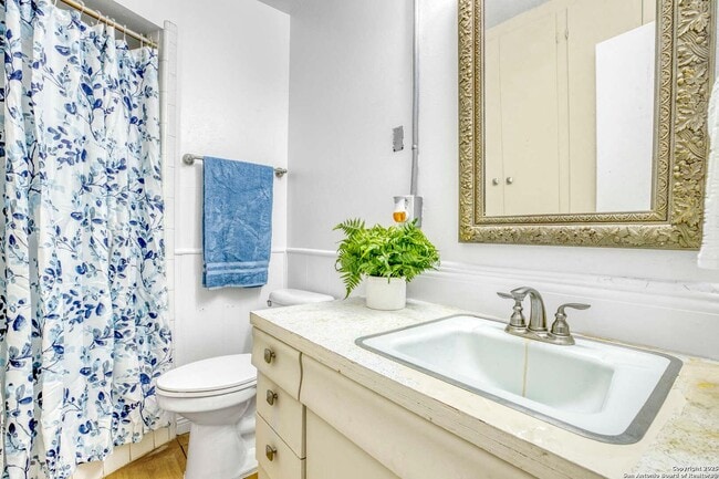 Building Photo - 2019 N Park Rd