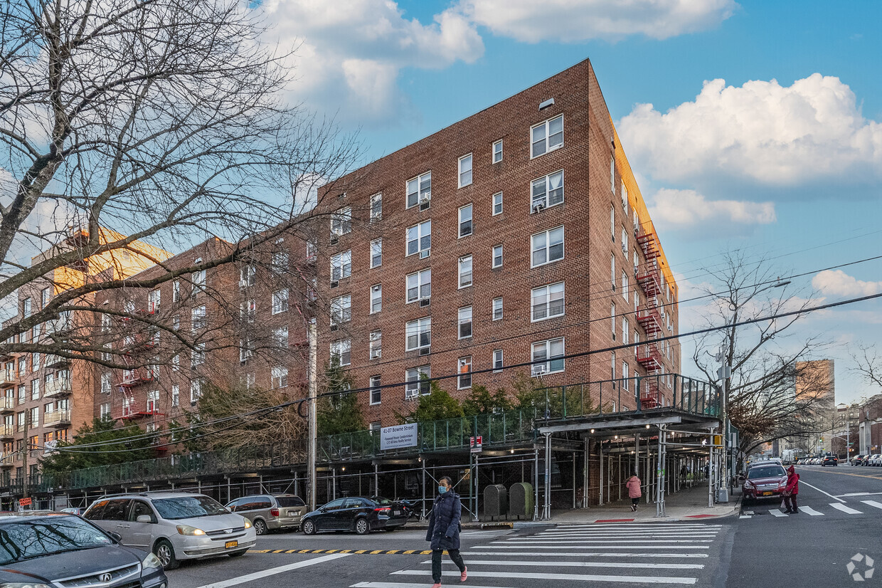 14302 41st Ave - 4107 Bowne St