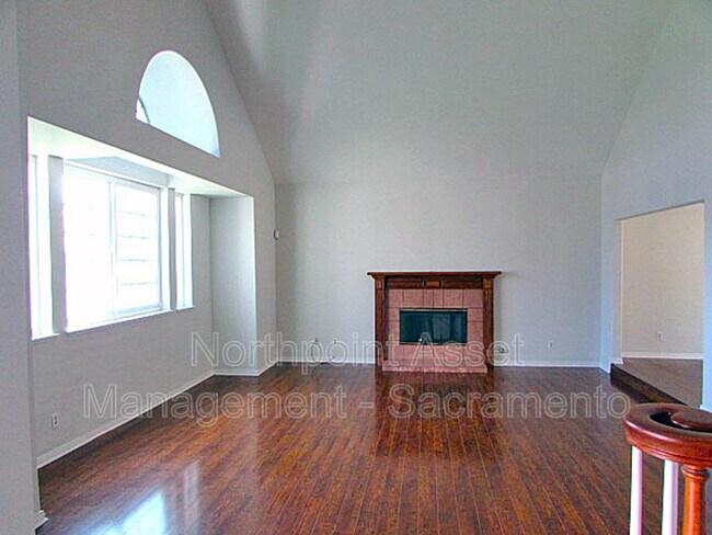 Foto del edificio - 5700 Fox Ct
