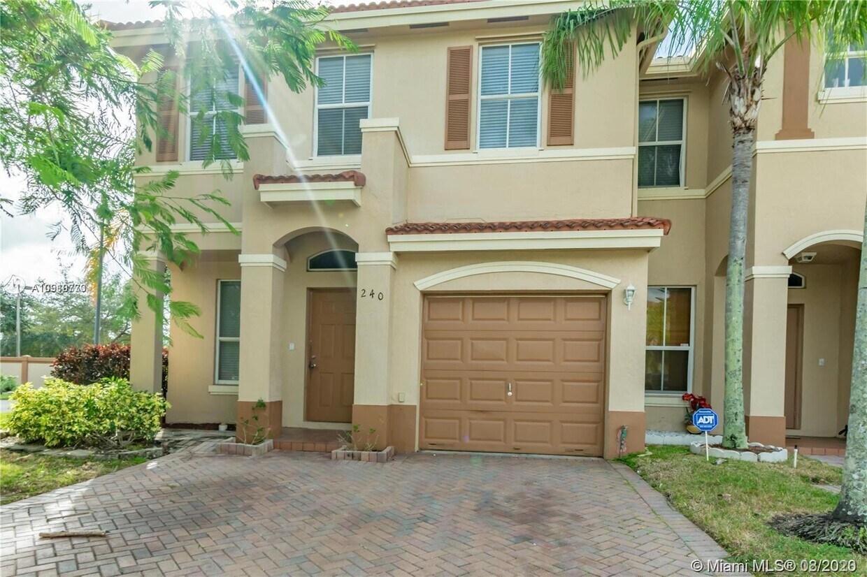 Primary Photo - 240 Riverwalk Cir