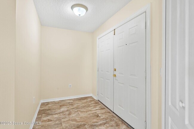 Building Photo - 821 Del Rio Way
