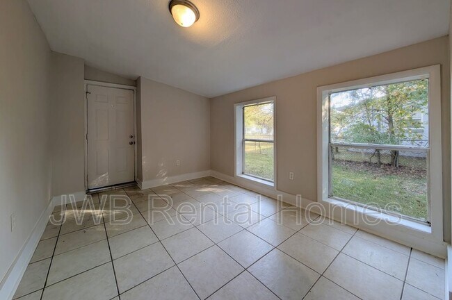 Foto del edificio - 6836 Jack Horner Ln