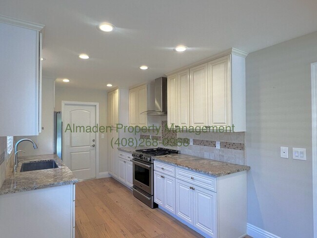 Building Photo - Remodeled Single-story Home near Award Win...