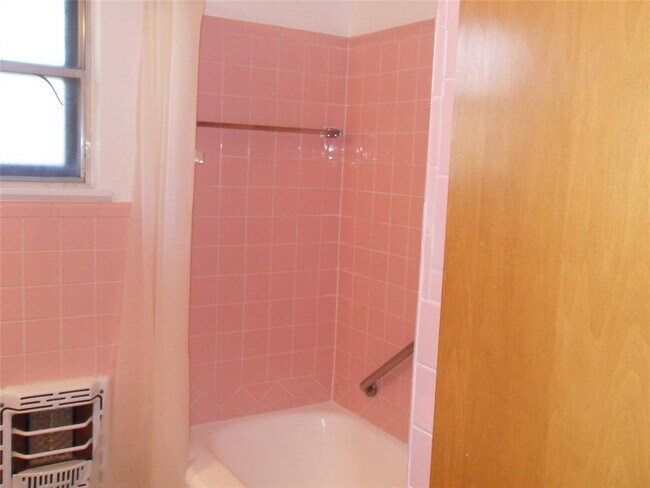 Building Photo - 1024 Eunice St