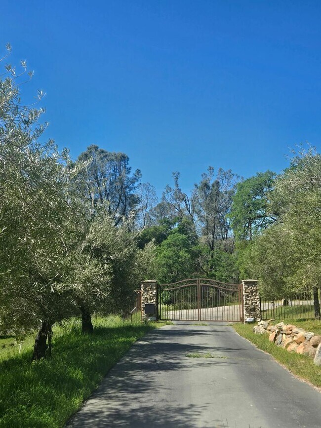 Foto del edificio - 4979 Florence Ct