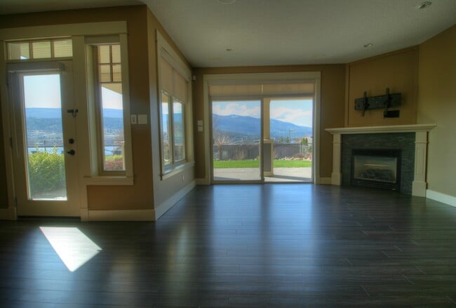 Building Photo - 8764 Hofer Dr