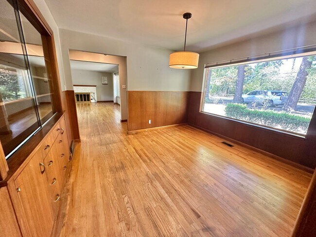 Foto del edificio - North Mercer Island Home .  First Hill