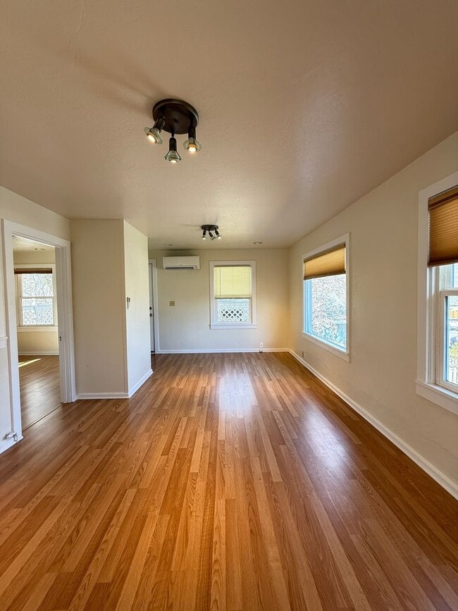 Building Photo - 171 Alida St