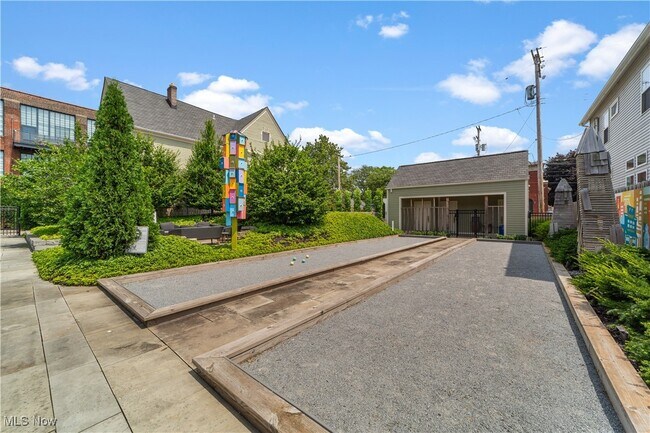 Foto del edificio - 2048 Fulton Rd