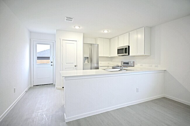 Building Photo - 9902 Mather Wy