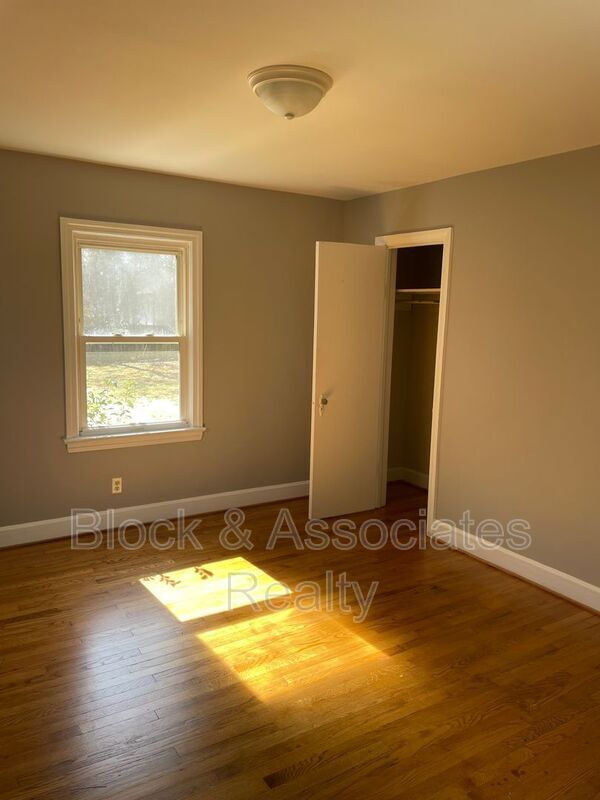 Foto del edificio - 1034 E Lexington Ave