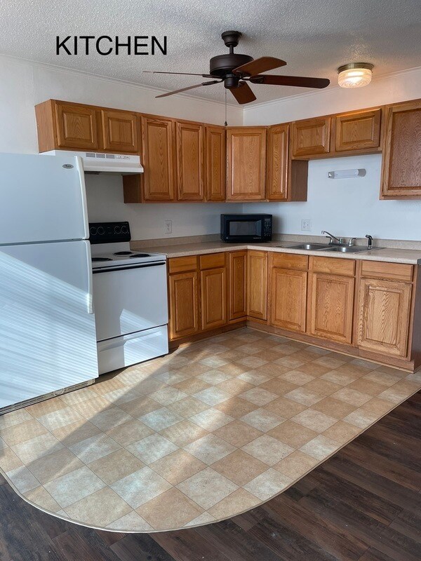 Foto principal - 102 N Main St