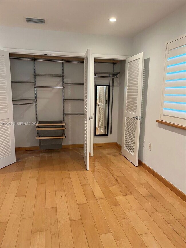 Foto del edificio - 7921 SW 143rd St