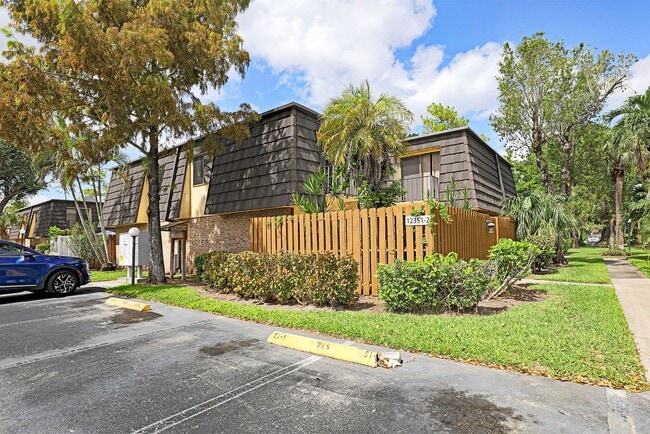 Building Photo - Parkwoods 12351-2