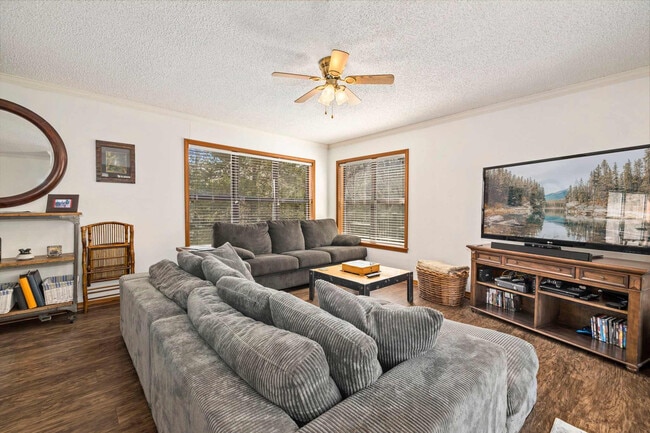 Foto del edificio - 19145 Eagle Point Rd