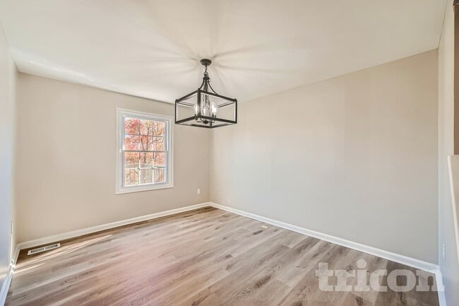 Foto del edificio - 719 Dayspring Dr