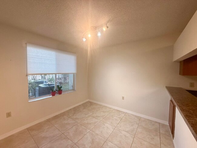 Foto del edificio - 15105 Glenmoor Dr