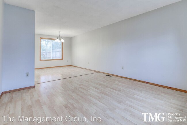 Building Photo - 3 br, 2.5 bath House - 13106 NE 83rd Street