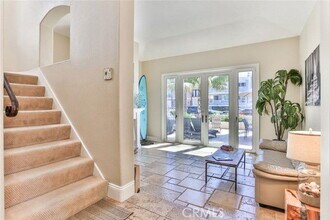 Building Photo - 215 6th St