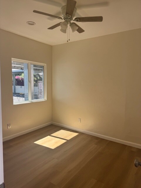 Foto del edificio - 230 W 43rd Pl