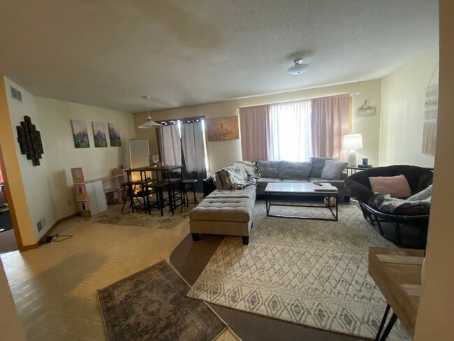 Building Photo - 33 W Minnesota St